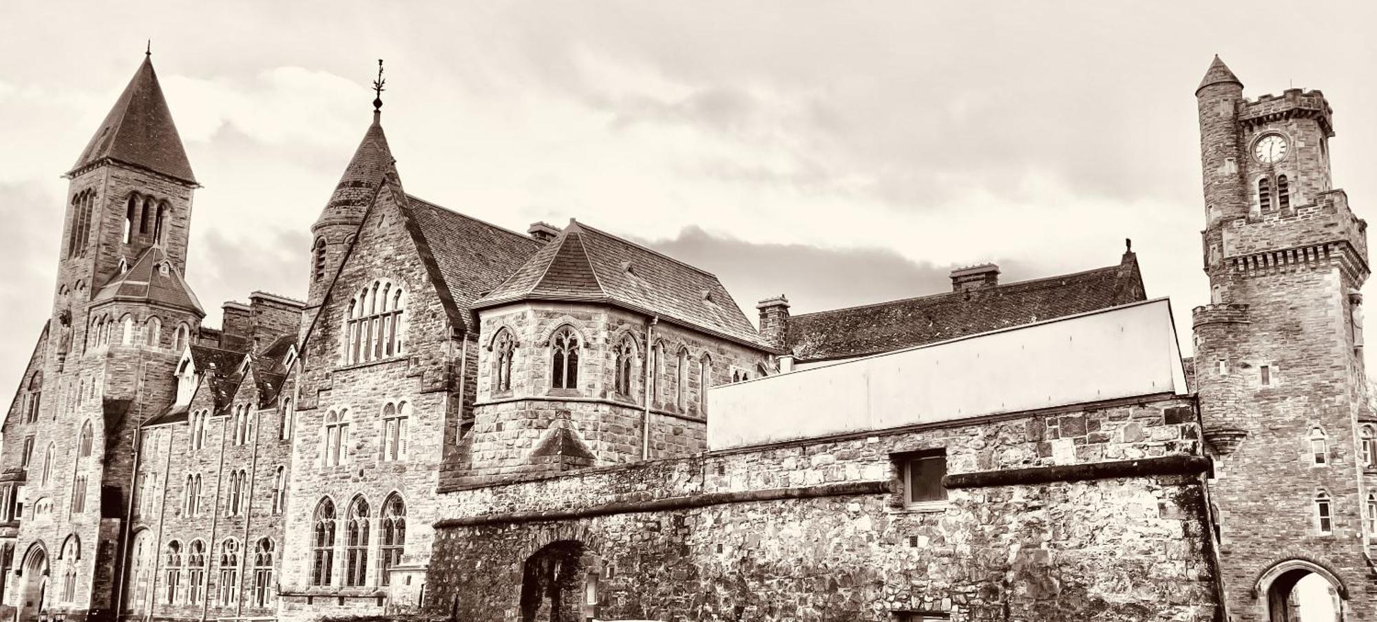 The Classrooms, Loch Ness Abbey - 142M2 Lifestyle & Heritage Apartment - Pool & Spa - The Highland Club - Resort On Lake Shores Fort Augustus Exterior photo