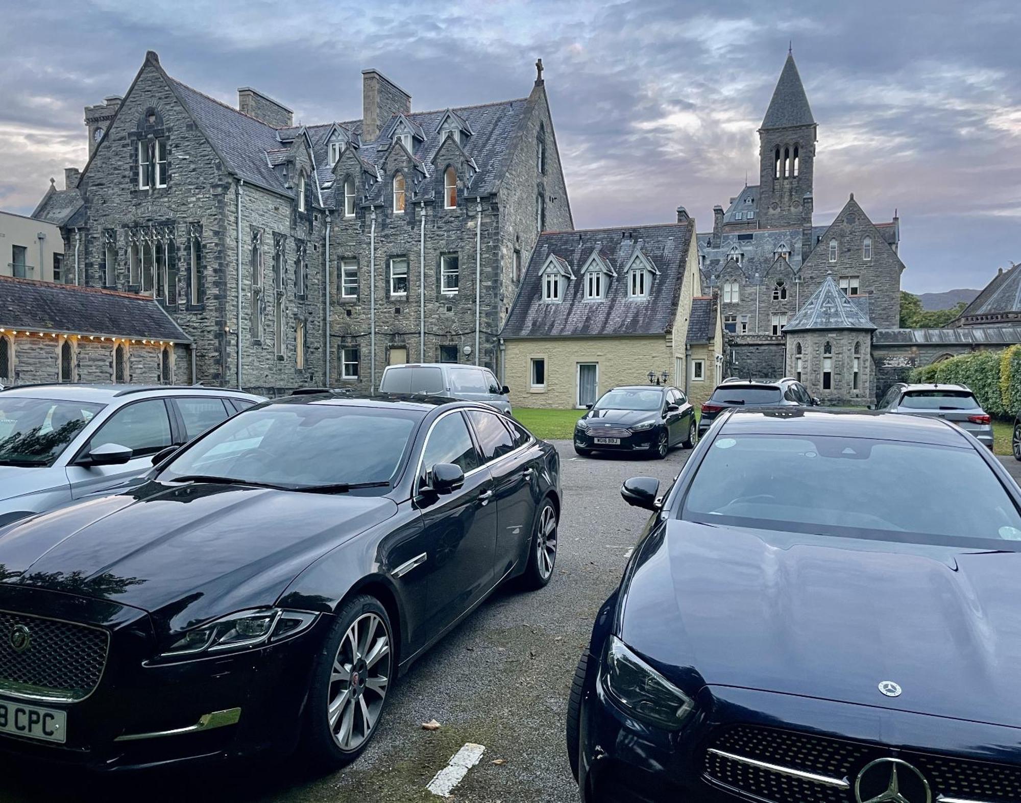 The Classrooms, Loch Ness Abbey - 142M2 Lifestyle & Heritage Apartment - Pool & Spa - The Highland Club - Resort On Lake Shores Fort Augustus Exterior photo