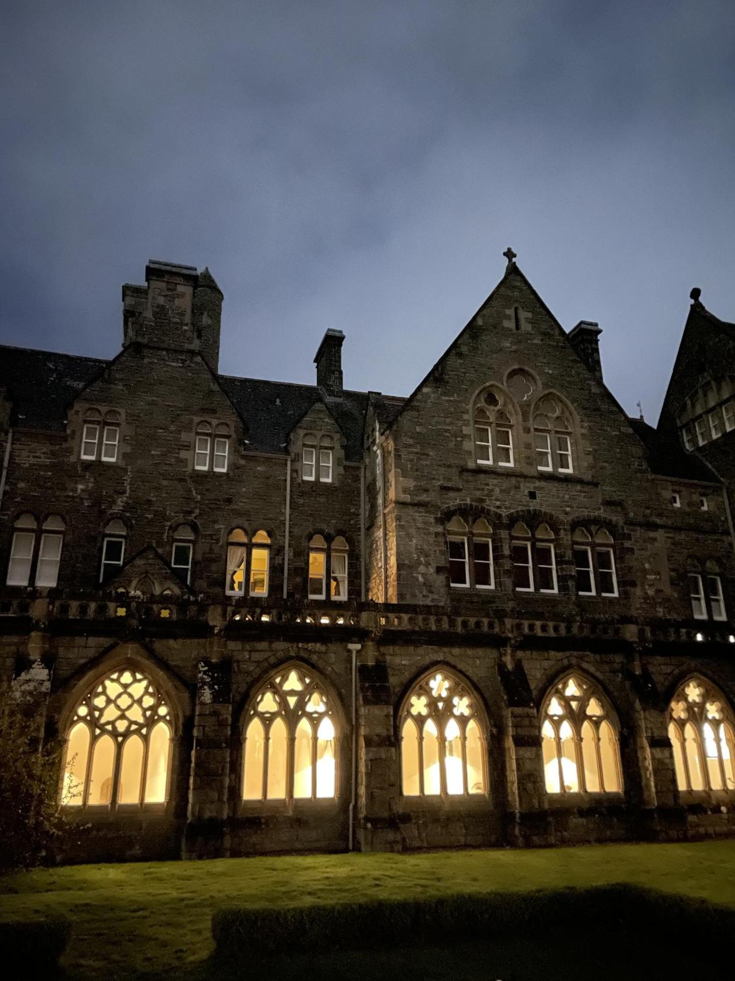 The Classrooms, Loch Ness Abbey - 142M2 Lifestyle & Heritage Apartment - Pool & Spa - The Highland Club - Resort On Lake Shores Fort Augustus Exterior photo