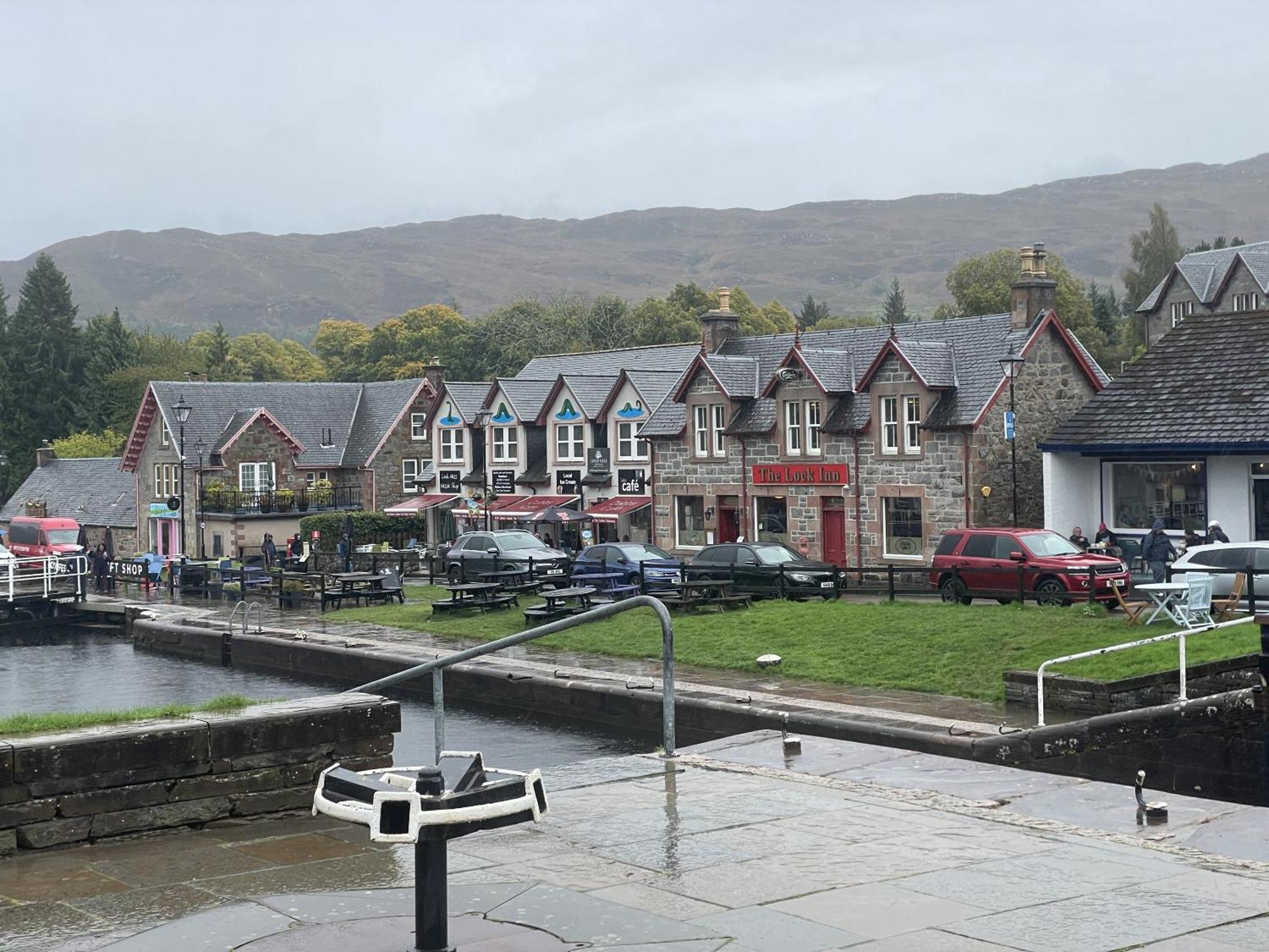 The Classrooms, Loch Ness Abbey - 142M2 Lifestyle & Heritage Apartment - Pool & Spa - The Highland Club - Resort On Lake Shores Fort Augustus Exterior photo